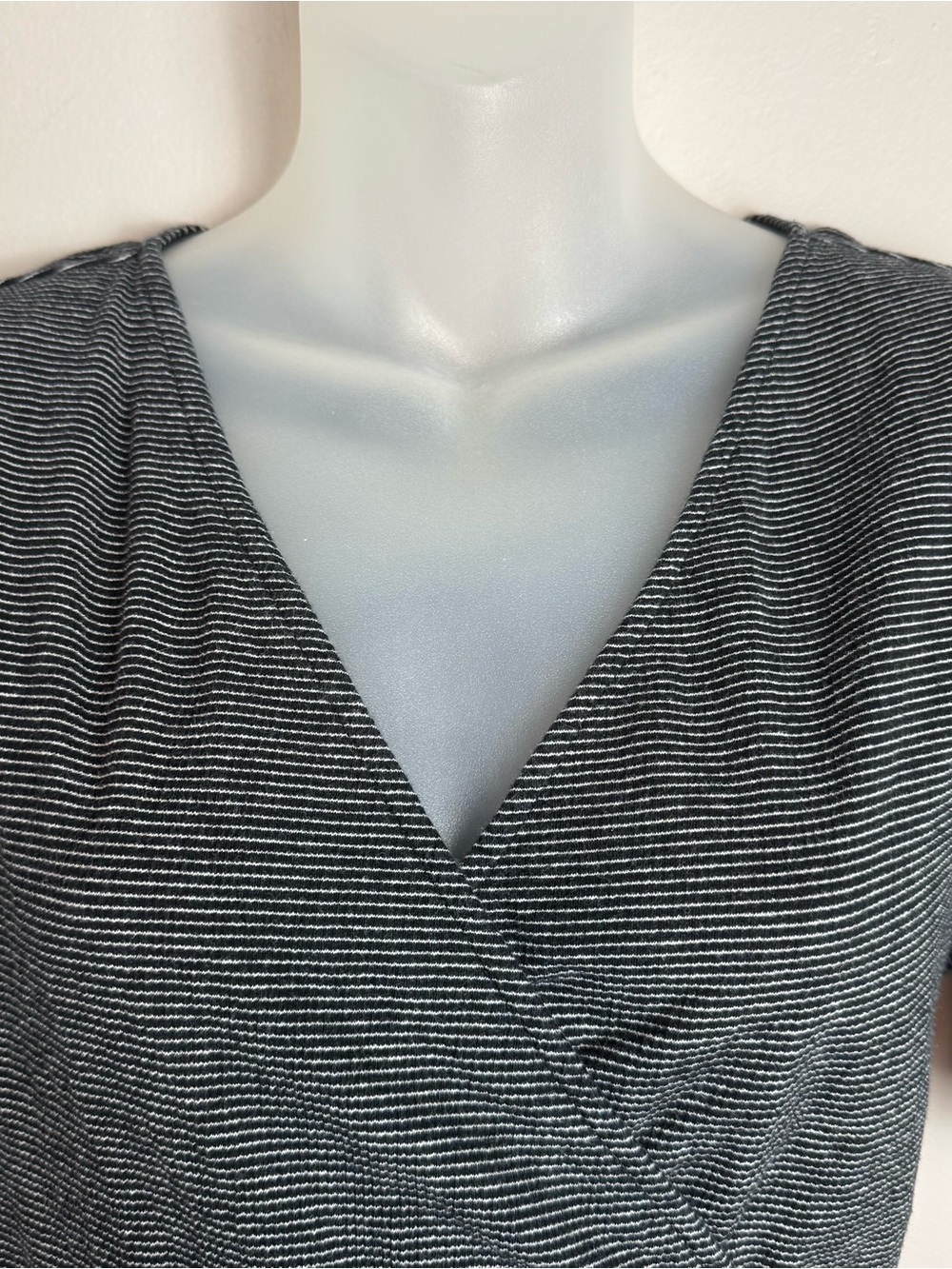 LOFT Black and White Striped Knit Wrap Style Short Sleeve Top Size Small - Picture 5 of 10